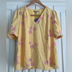 Danielrainn Short Sleeved Lightweight Floral Blouse Size L NWT